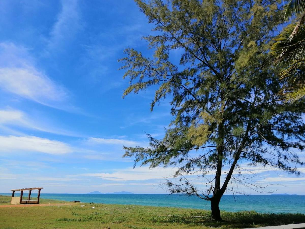 Bayu Beach Penarek Kampung Penarik Exterior photo