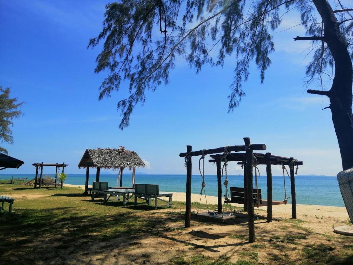 Bayu Beach Penarek Kampung Penarik Exterior photo