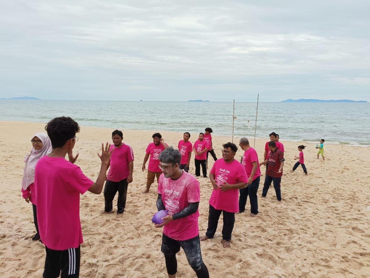 Bayu Beach Penarek Kampung Penarik Exterior photo