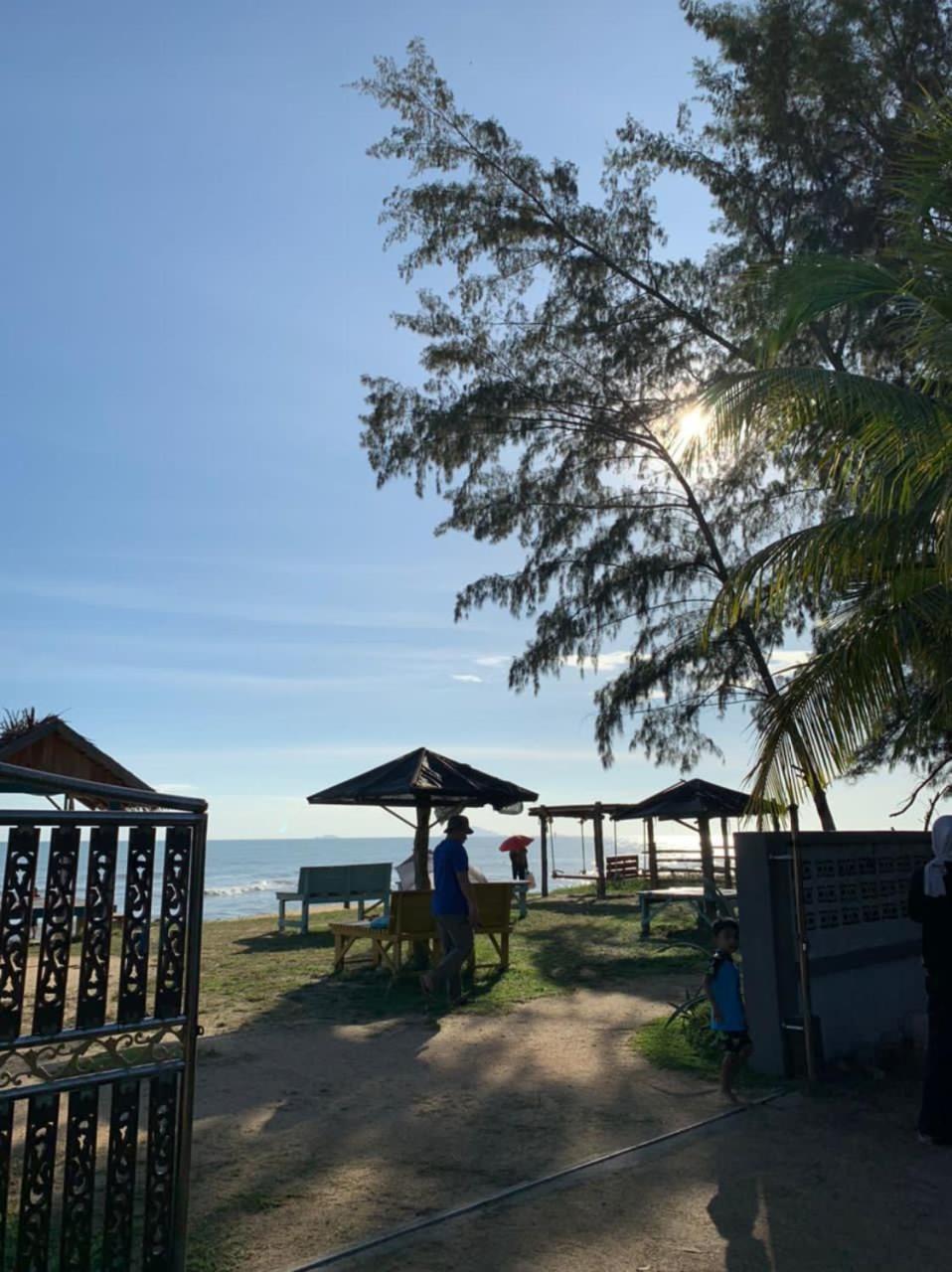 Bayu Beach Penarek Kampung Penarik Exterior photo